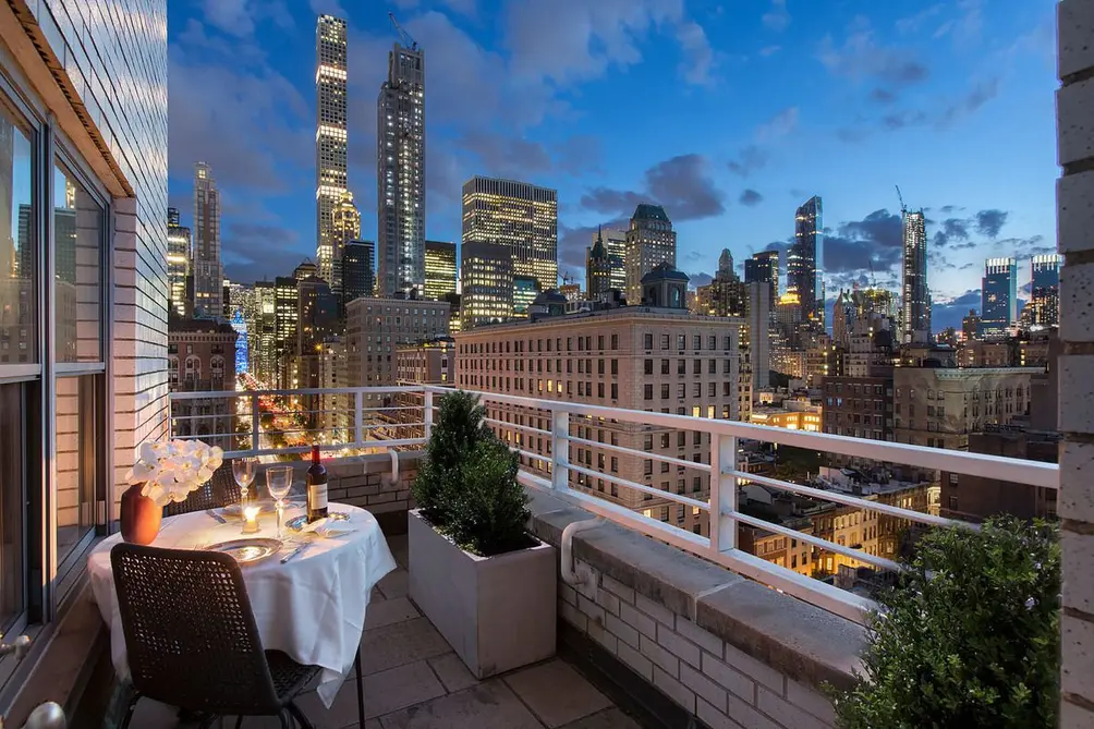 New Listings: Behold the Evolving NYC Skyline from these Incredible Co-ops  | CityRealty